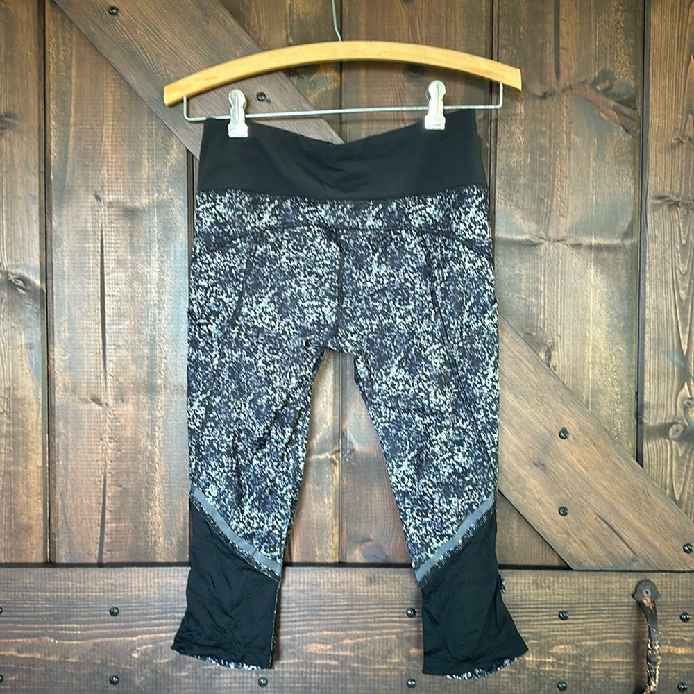 Lululemon Rocky Road Purple Sand Dune Toothpaste Cropped Leggings size 4 MC7